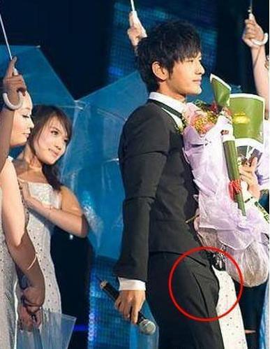 明星激凸照片曝光,瞬间引发网友热议