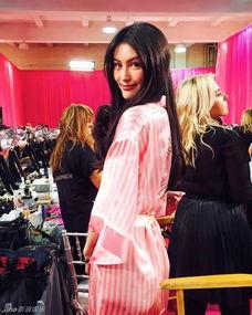 何穗试衣花絮,时尚女神的蜕变瞬间